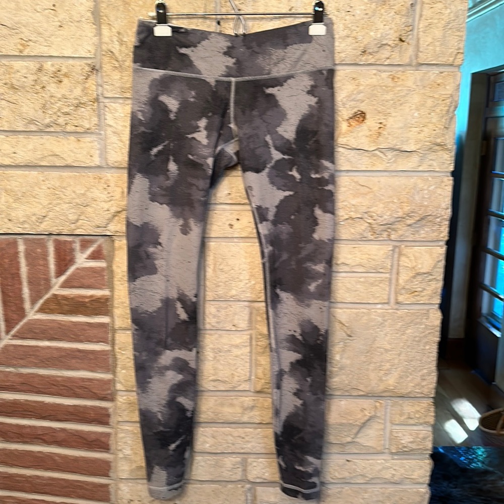 Womens  Lululemon legging size 8